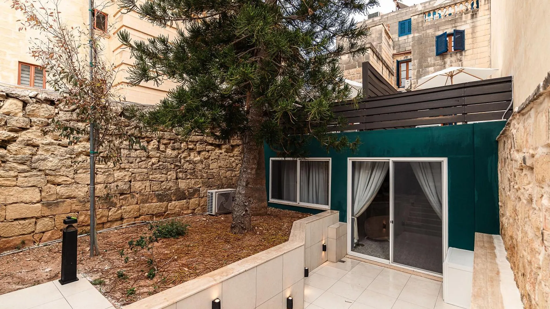 بيت ضيافة Suite 1 At Palazzo Seraphim Boutique Living In St Julians سانت جوليان مالطا